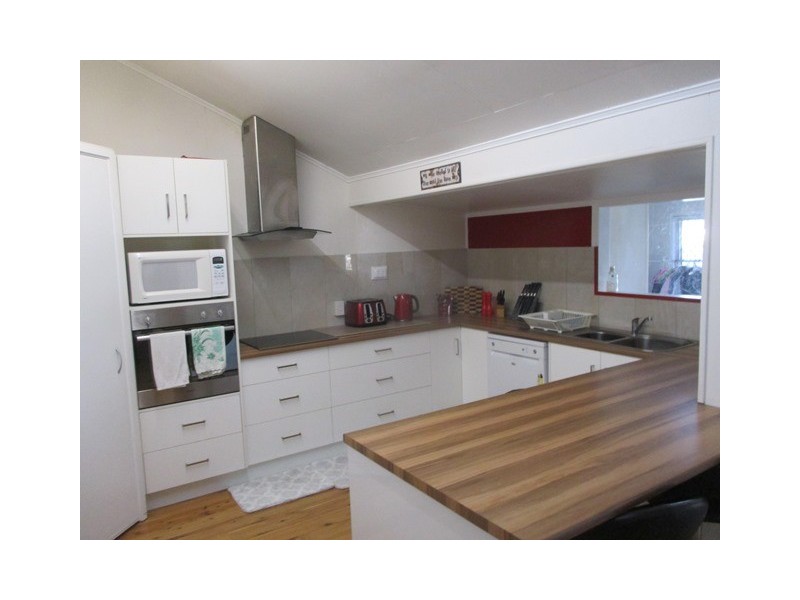 16 COLLEGE STREET, Wallumbilla QLD 4428