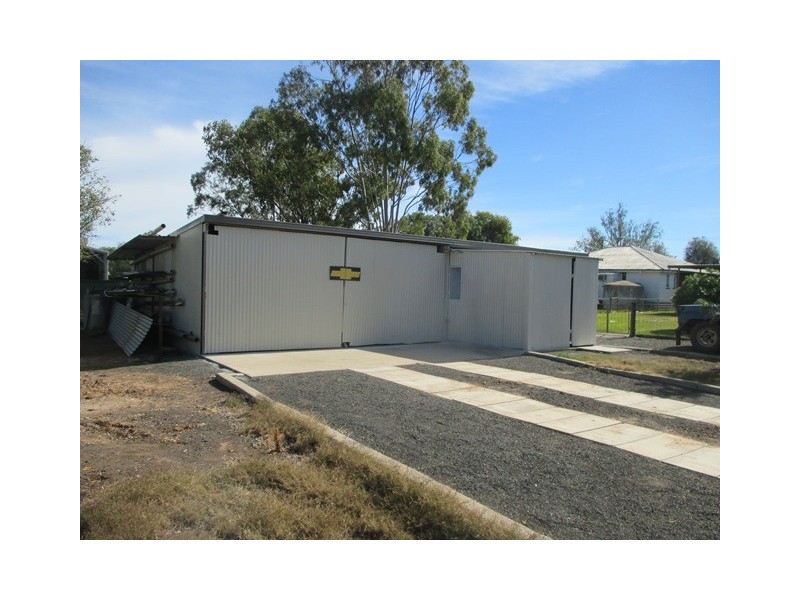 16 COLLEGE STREET, Wallumbilla QLD 4428