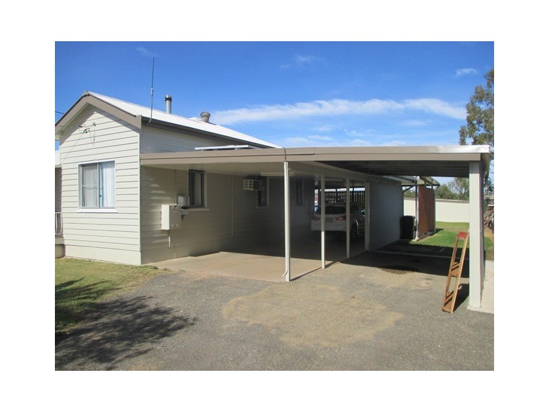 16 COLLEGE STREET, Wallumbilla QLD 4428