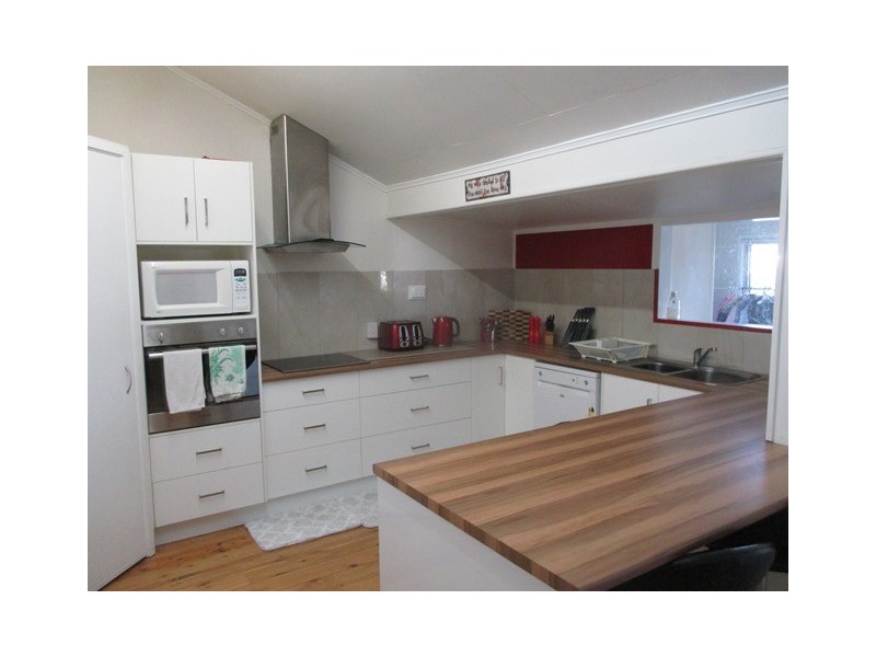 16 COLLEGE STREET, Wallumbilla QLD 4428