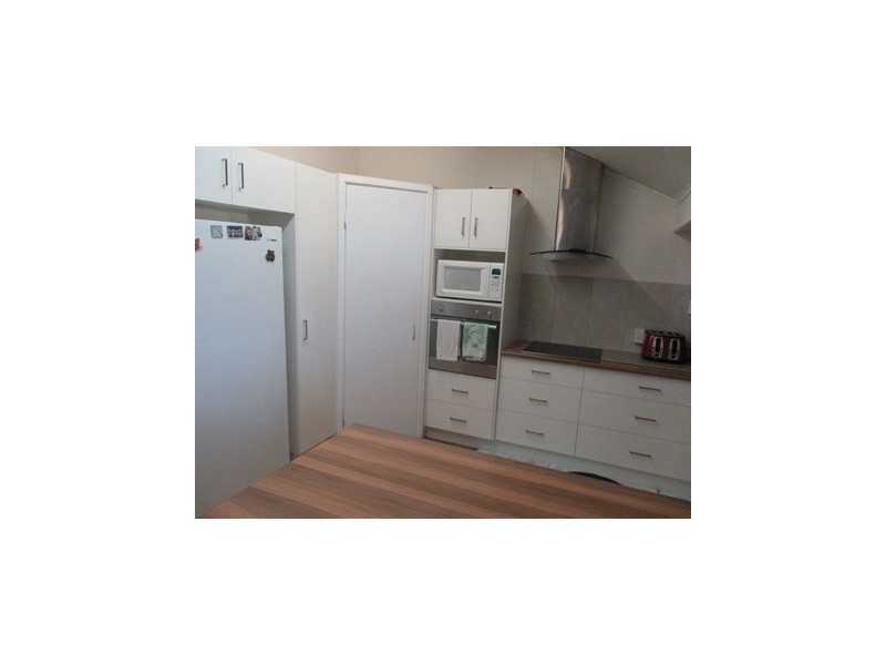 16 COLLEGE STREET, Wallumbilla QLD 4428