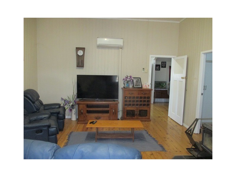 16 COLLEGE STREET, Wallumbilla QLD 4428