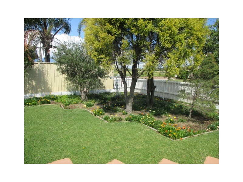 3 ROBERTSON STREET, Roma QLD 4455