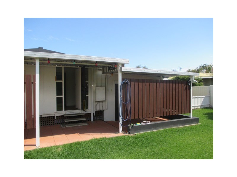3 ROBERTSON STREET, Roma QLD 4455