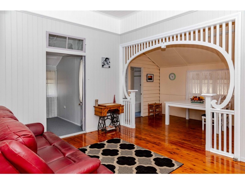 24 QUEEN STREET, Roma QLD 4455