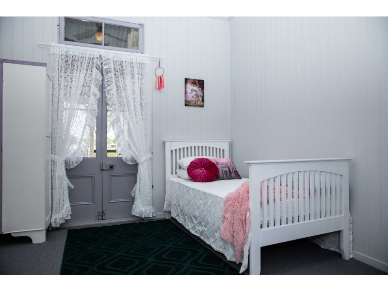 24 QUEEN STREET, Roma QLD 4455