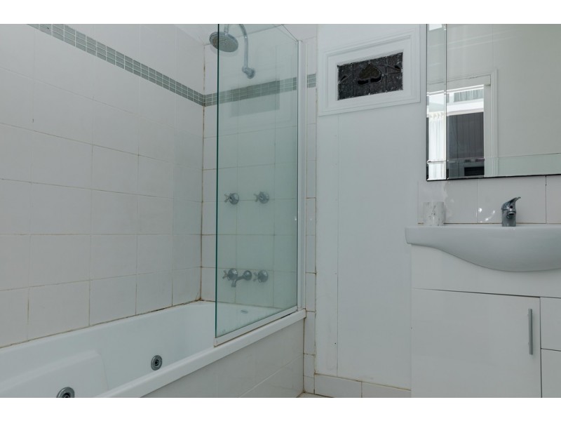 24 QUEEN STREET, Roma QLD 4455