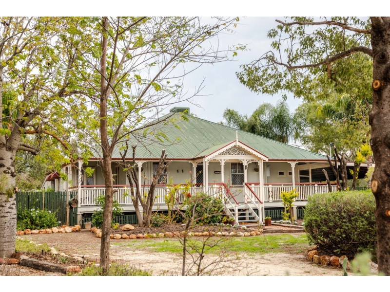 24 QUEEN STREET, Roma QLD 4455