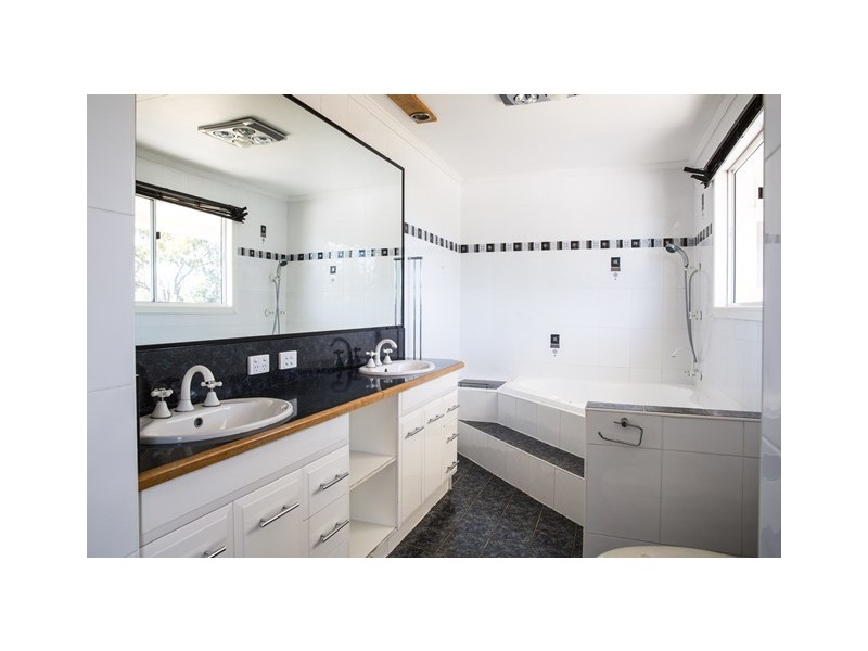 83 MISCAMBLE STREET, Roma QLD 4455
