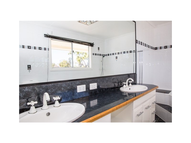 83 MISCAMBLE STREET, Roma QLD 4455