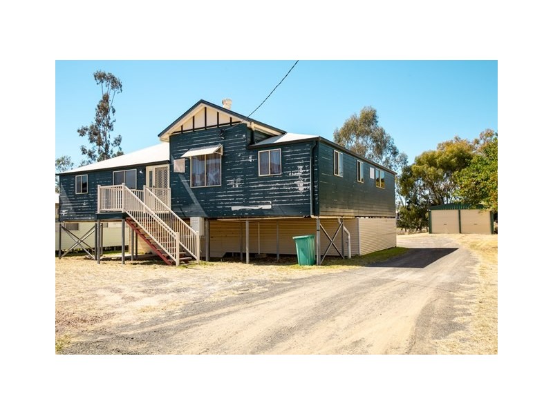 8 QUINTIN STREET, Roma QLD 4455