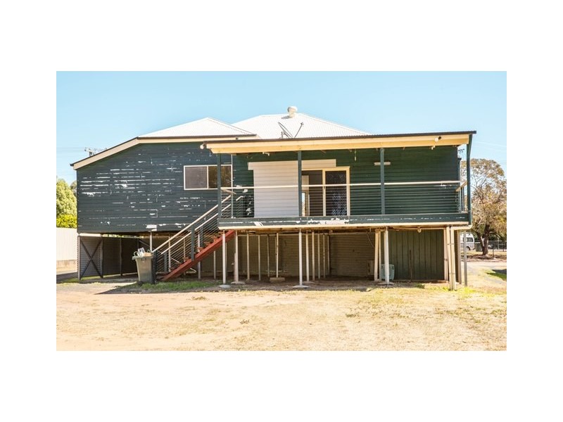 8 QUINTIN STREET, Roma QLD 4455