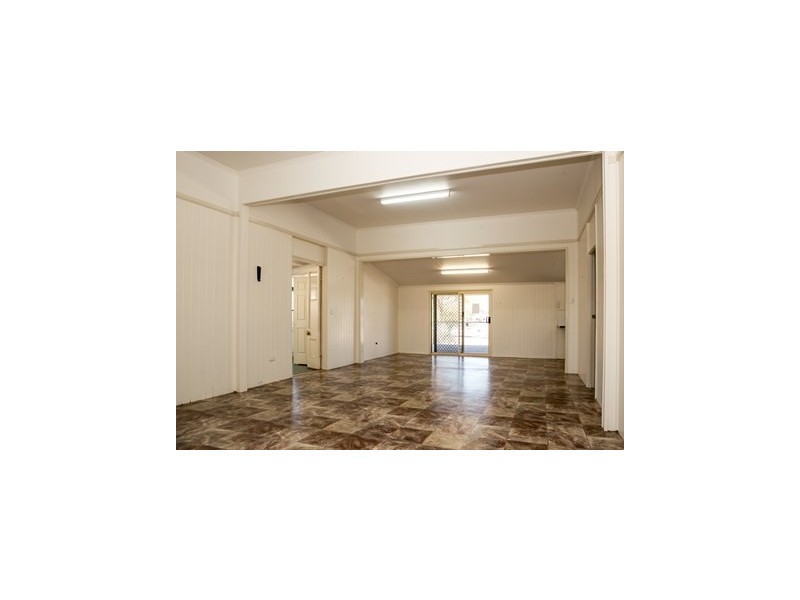 8 QUINTIN STREET, Roma QLD 4455