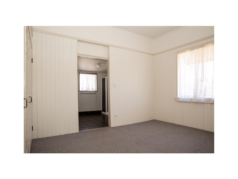 8 QUINTIN STREET, Roma QLD 4455