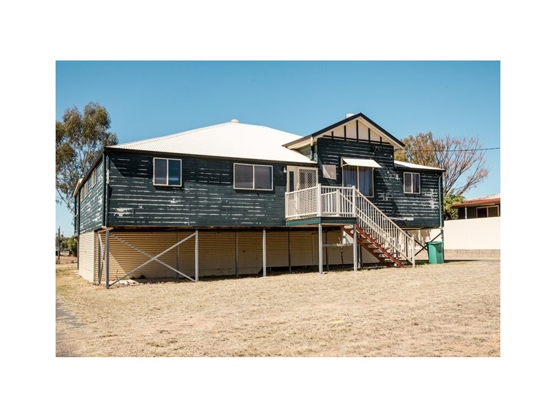 8 QUINTIN STREET, Roma QLD 4455