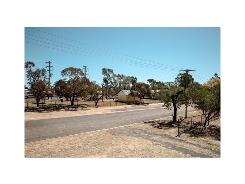 8 QUINTIN STREET, Roma QLD 4455