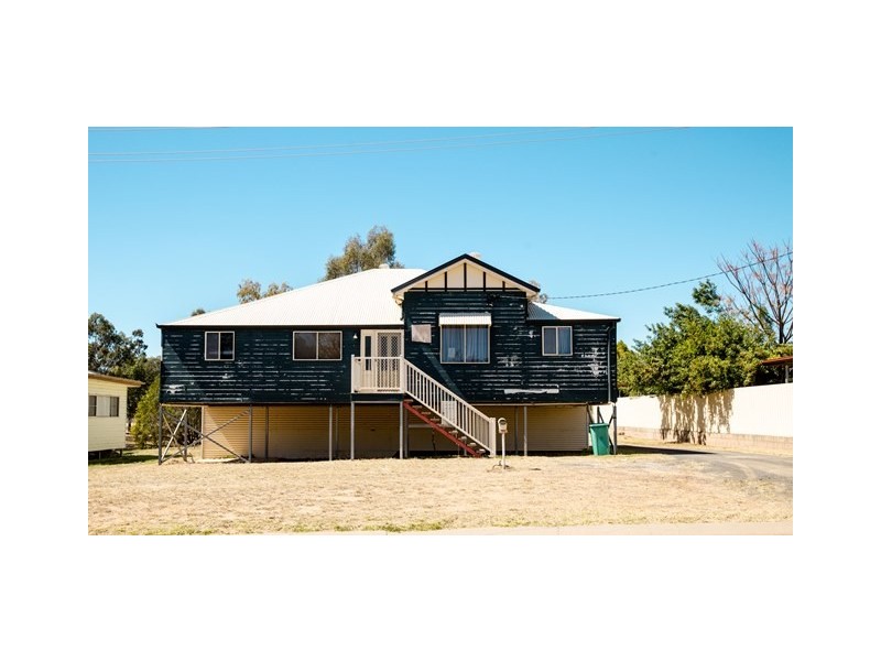 8 QUINTIN STREET, Roma QLD 4455