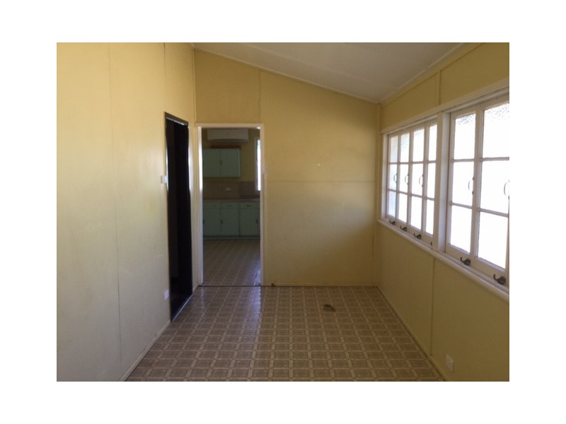24 Mayne Street, Roma QLD 4455