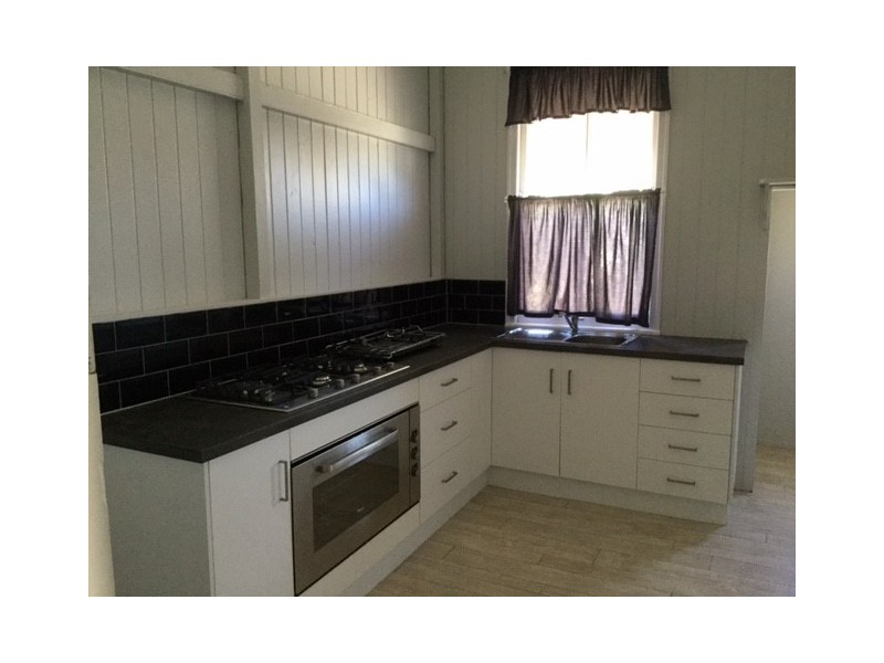 12 Russell Street, Roma QLD 4455