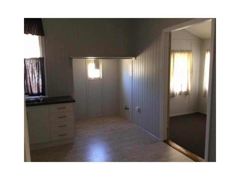 12 Russell Street, Roma QLD 4455
