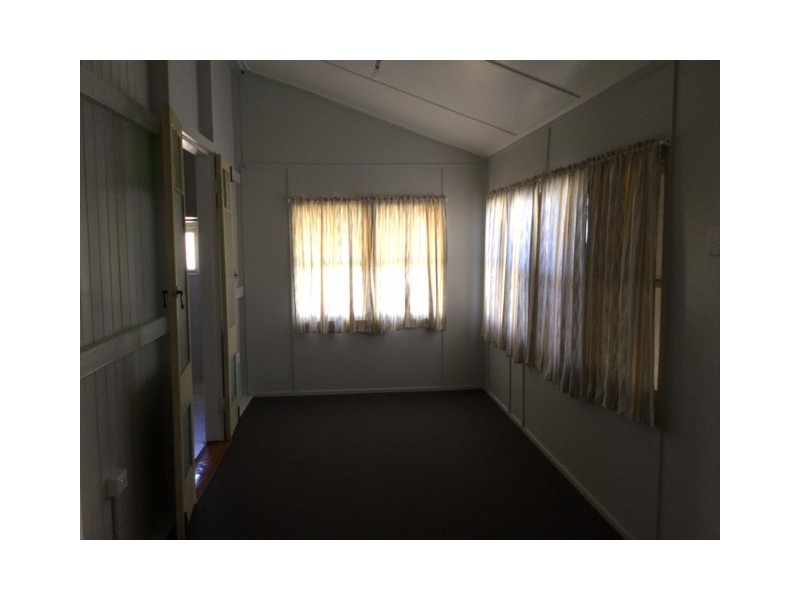 12 Russell Street, Roma QLD 4455