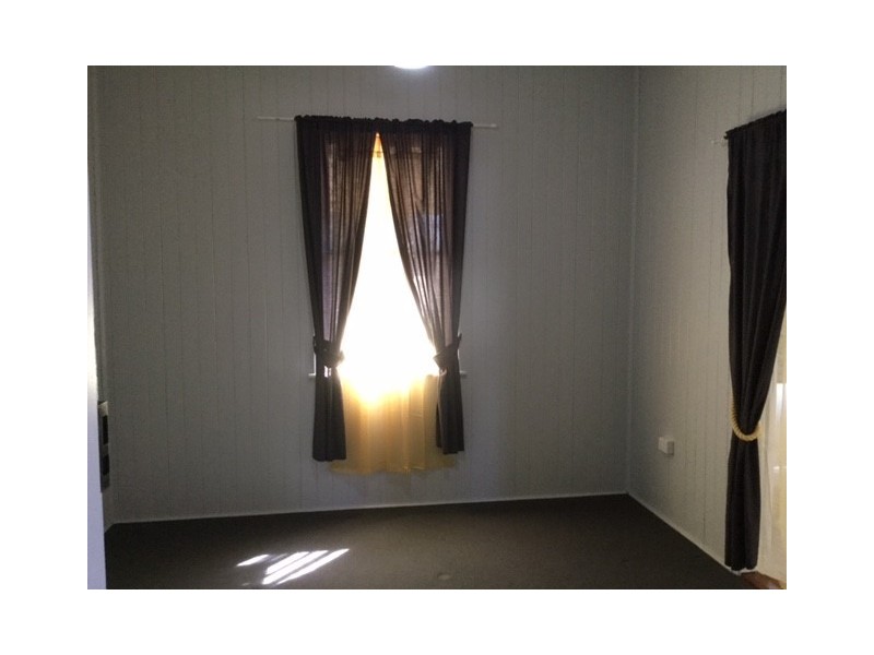 12 Russell Street, Roma QLD 4455