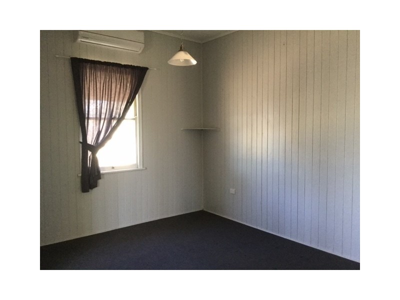 12 Russell Street, Roma QLD 4455