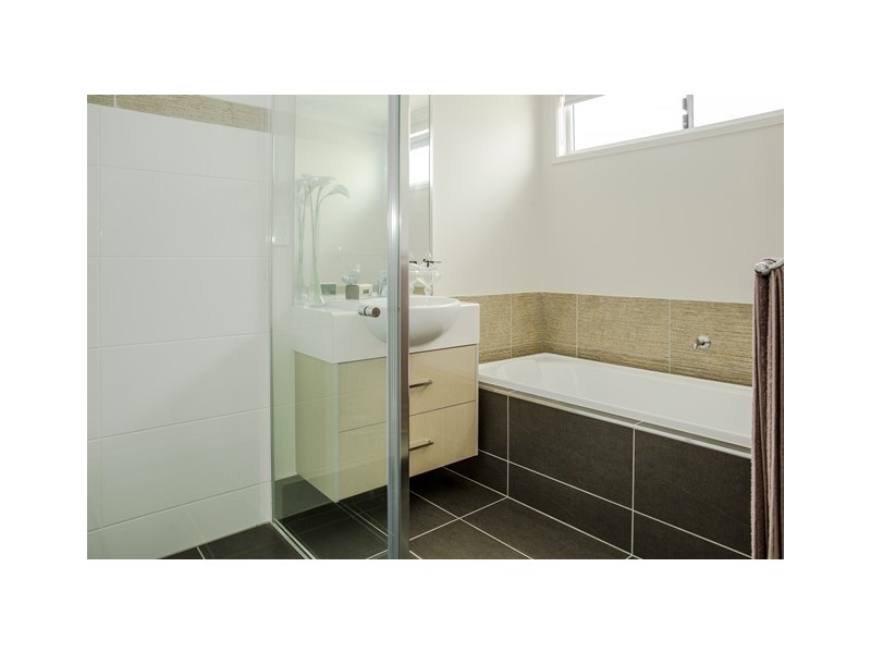 8 CLEARVIEW DRIVE, Roma QLD 4455