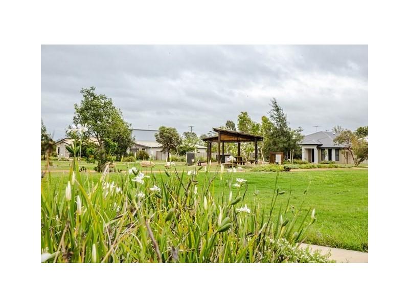 8 CLEARVIEW DRIVE, Roma QLD 4455