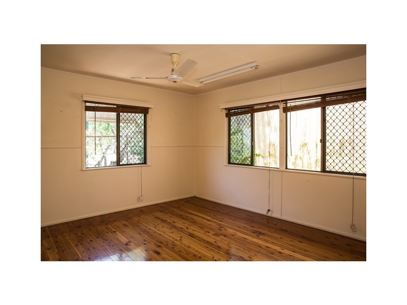 5 WRIGHT STREET, Roma QLD 4455