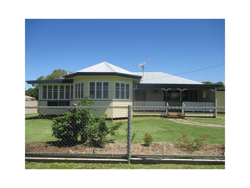 38 TWINE STREET, Roma QLD 4455