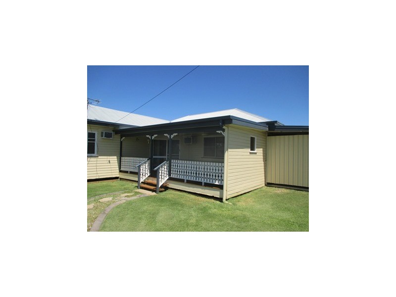 38 TWINE STREET, Roma QLD 4455