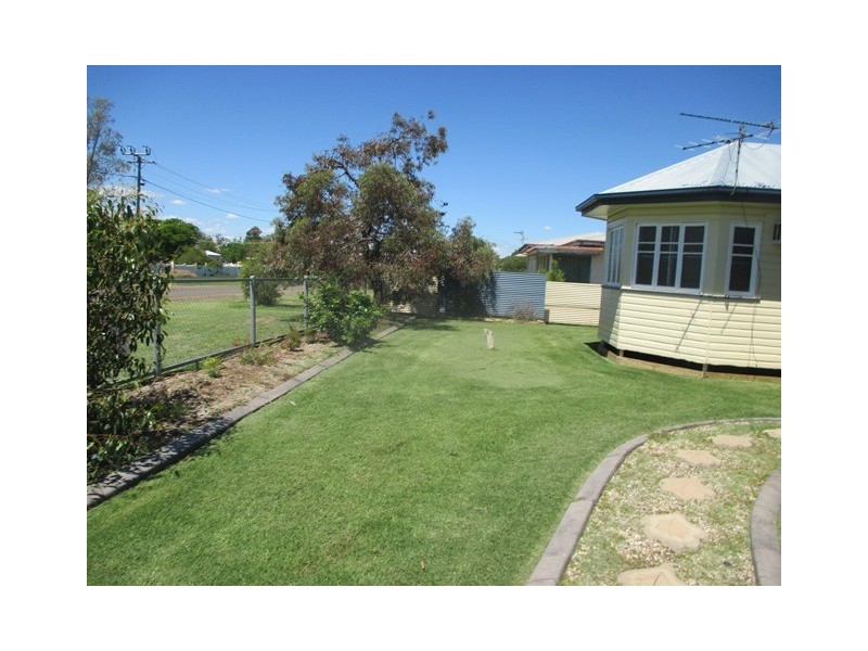 38 TWINE STREET, Roma QLD 4455