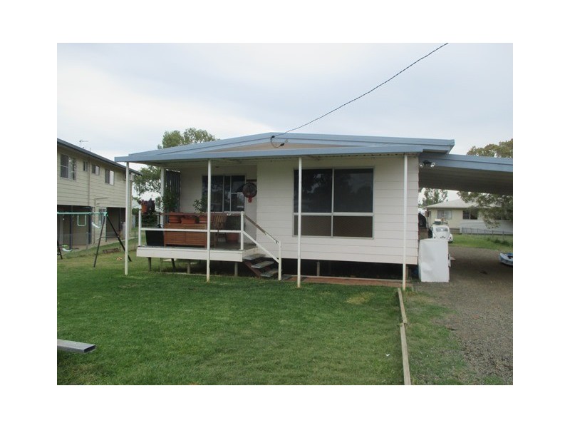 8 COTTELL STREET, Roma QLD 4455