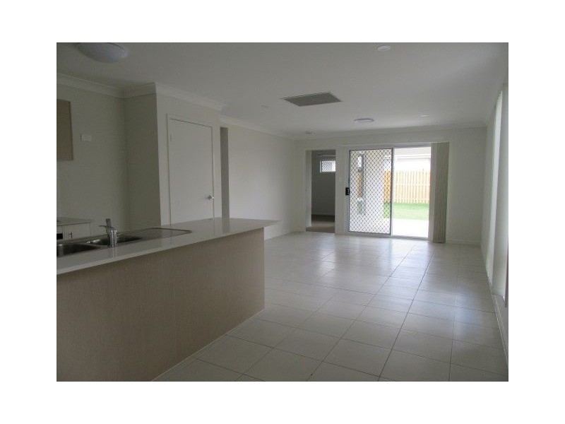 9 LOMANDRA AVENUE, Roma QLD 4455