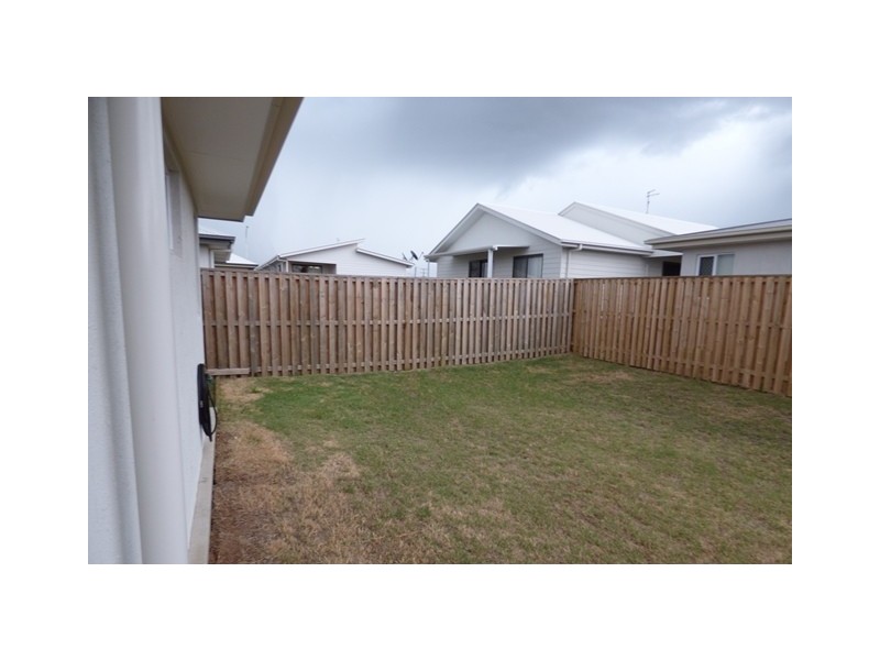9 LOMANDRA AVENUE, Roma QLD 4455