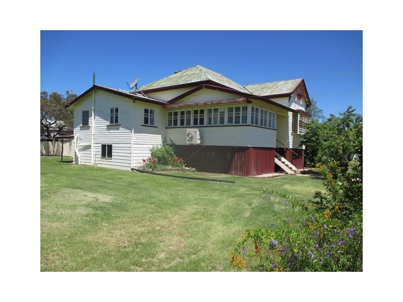 130 WYNDHAM STREET, Roma QLD 4455