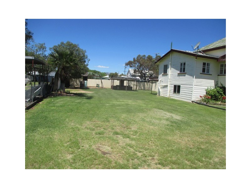 130 WYNDHAM STREET, Roma QLD 4455