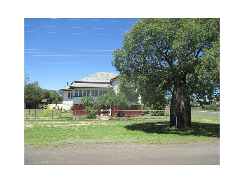 130 WYNDHAM STREET, Roma QLD 4455