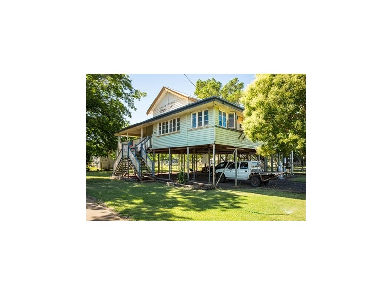 42 BURROWES STREET, Surat QLD 4417