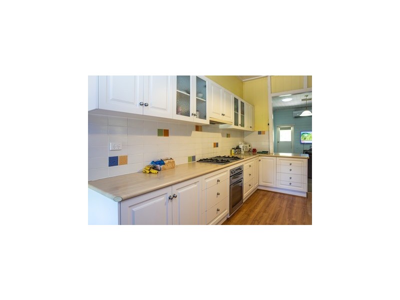 42 BURROWES STREET, Surat QLD 4417