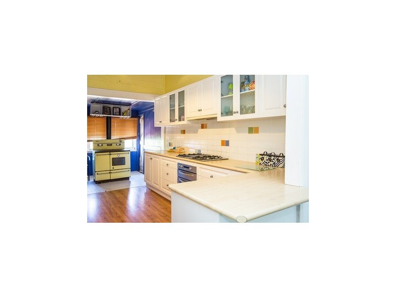 42 BURROWES STREET, Surat QLD 4417