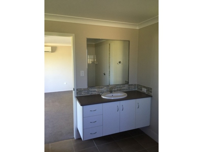 18 Bowens Lane, Roma QLD 4455