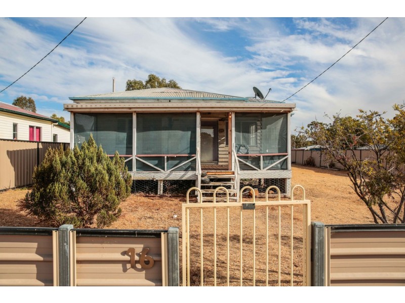 16 ANNANDALE STREET, Injune QLD 4454