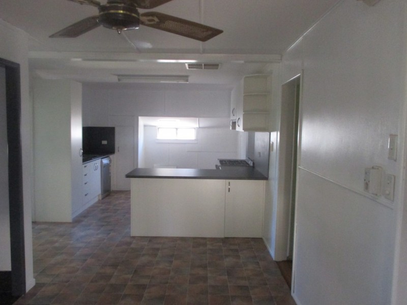74 RAGLAN STREET, Roma QLD 4455