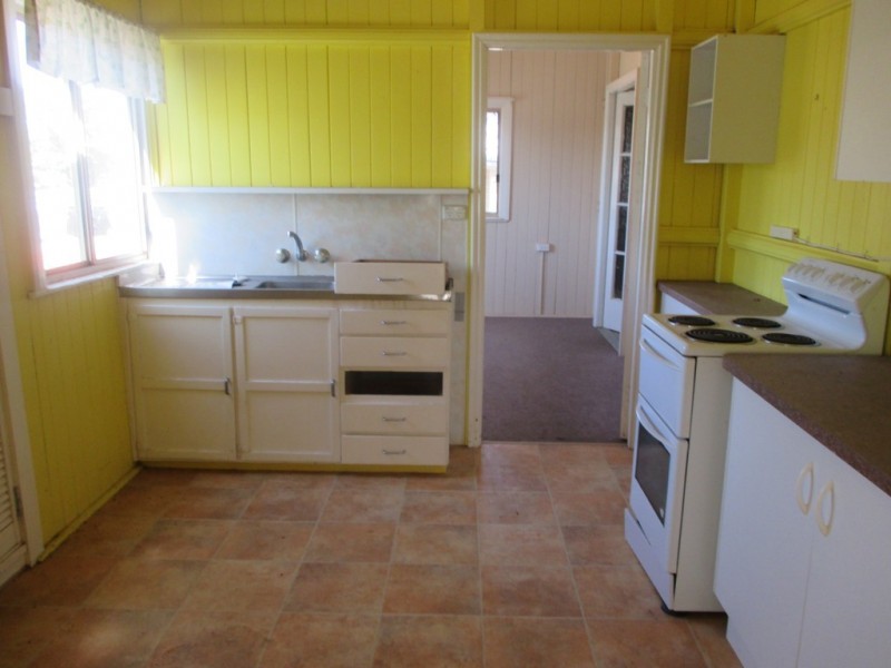 52 OXFORD STREET, Mitchell QLD 4465