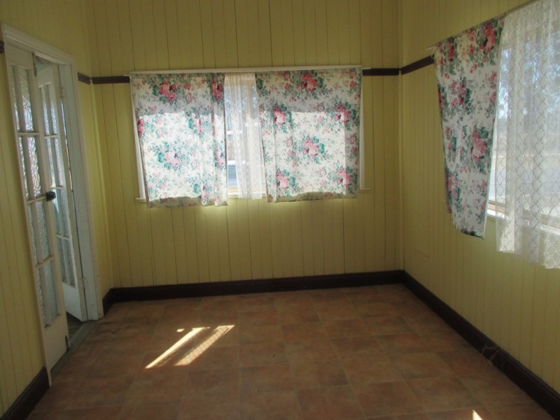 52 OXFORD STREET, Mitchell QLD 4465