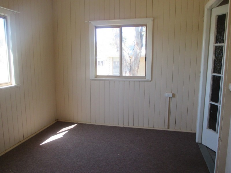 52 OXFORD STREET, Mitchell QLD 4465