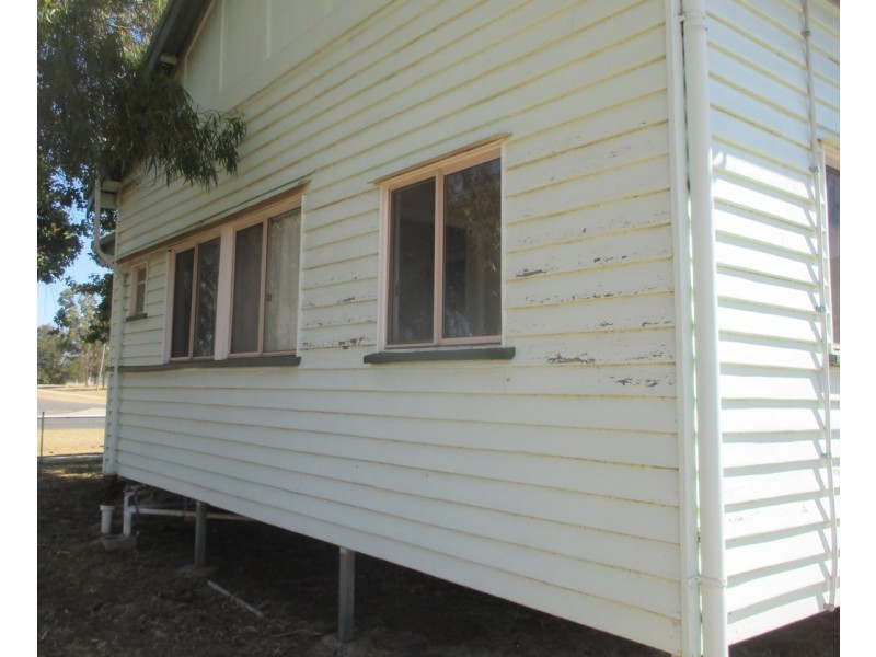 52 OXFORD STREET, Mitchell QLD 4465