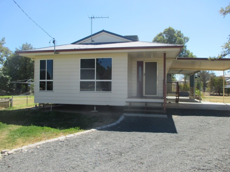 3 BOND STREET, Roma QLD 4455